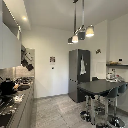 Elegant Escape By Ionio Metro Apartment