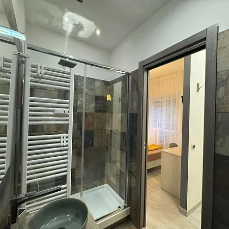 Elegant Escape By Ionio Metro Apartment Rome